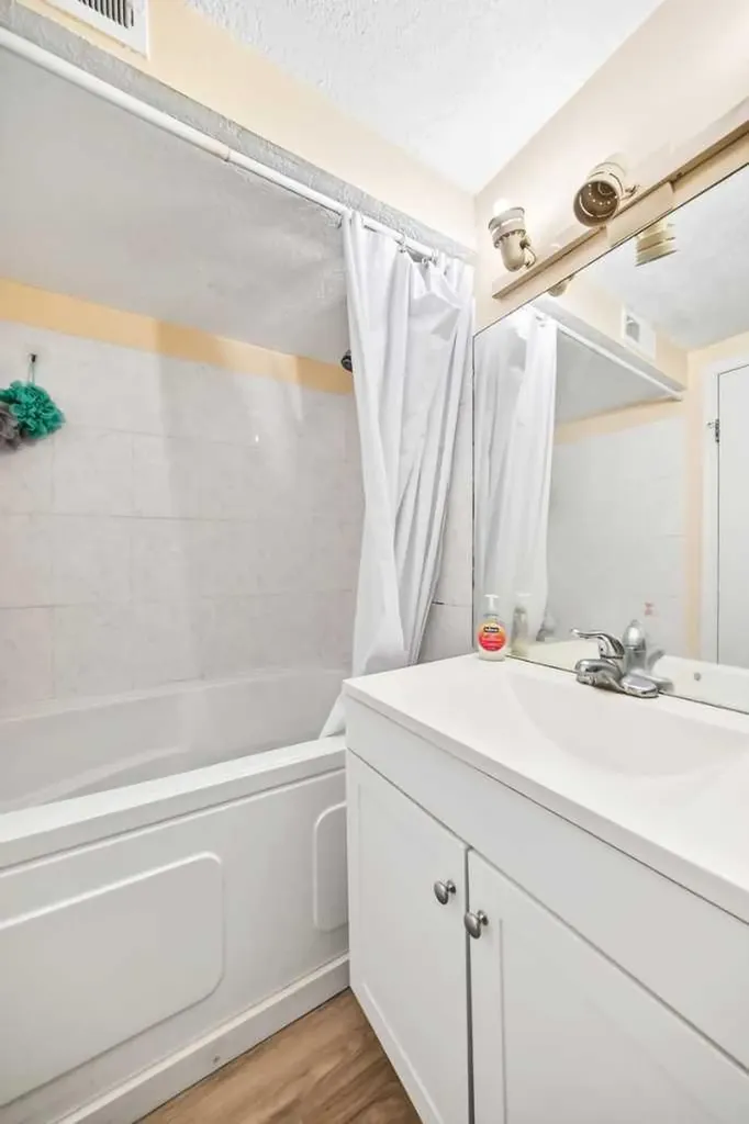 5051 Vantage Crescent NW Calgary AB T3A1X6