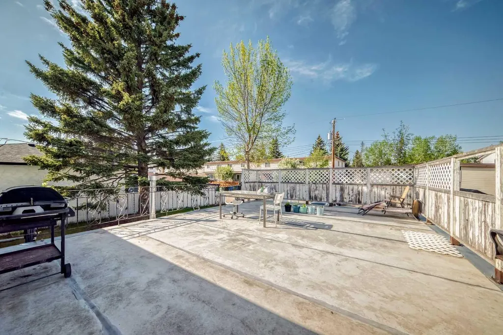 5051 Vantage Crescent NW Calgary AB T3A1X6
