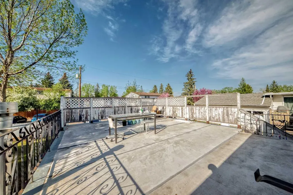 5051 Vantage Crescent NW Calgary AB T3A1X6