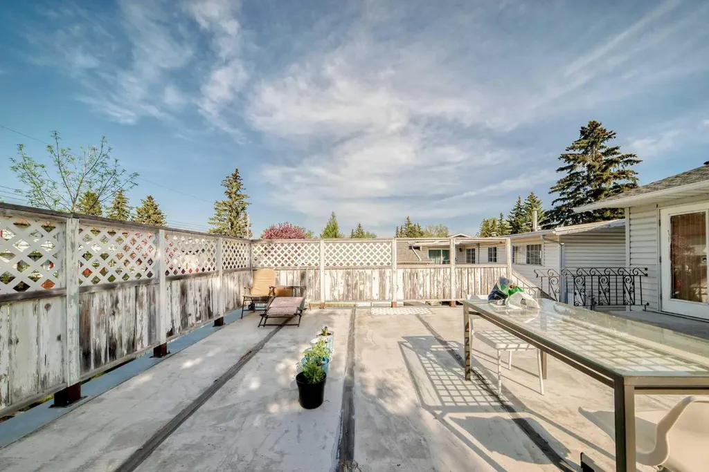 5051 Vantage Crescent NW Calgary AB T3A1X6