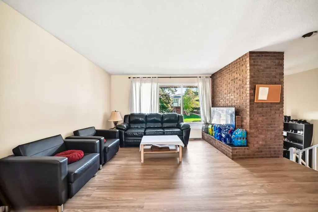 5051 Vantage Crescent NW Calgary AB T3A1X6