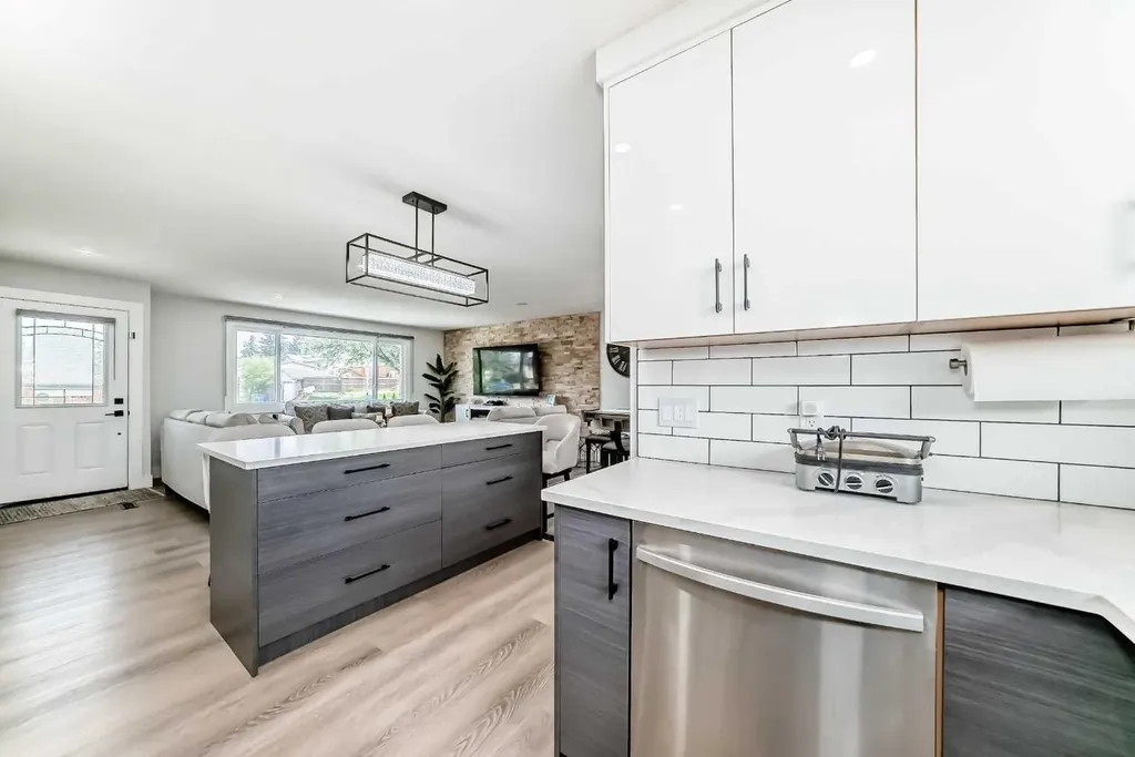 12 Rundleson Way NE Calgary AB T1Y 3N6