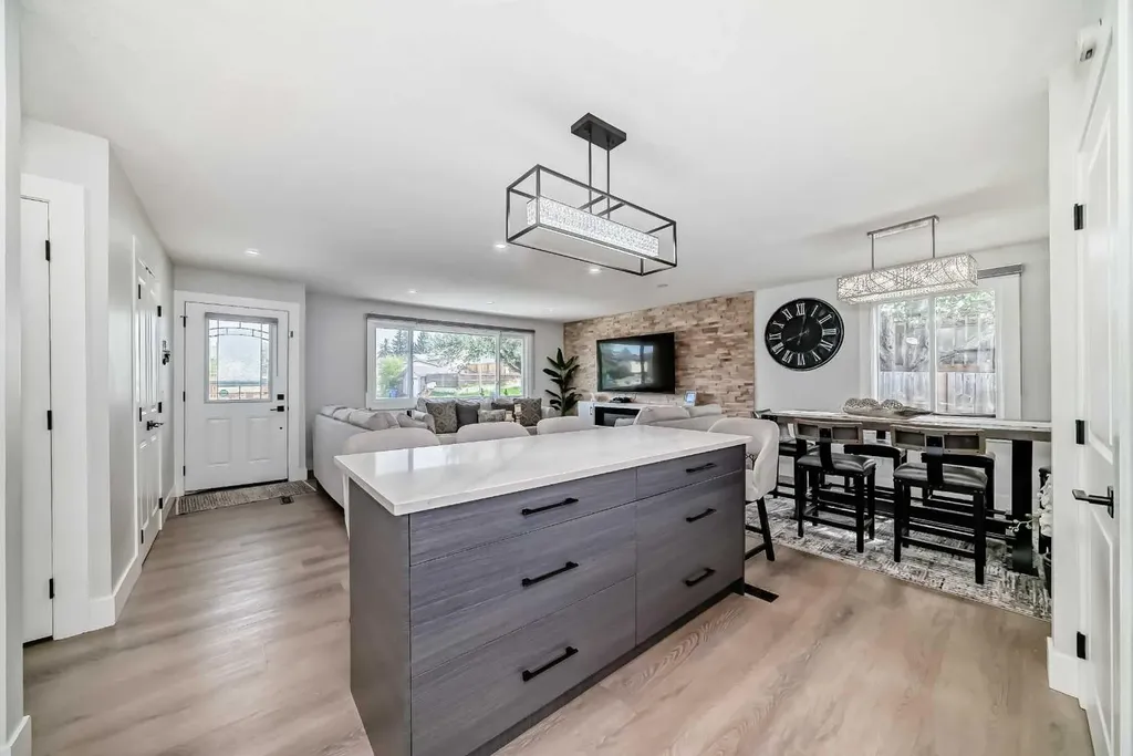 12 Rundleson Way NE Calgary AB T1Y 3N6