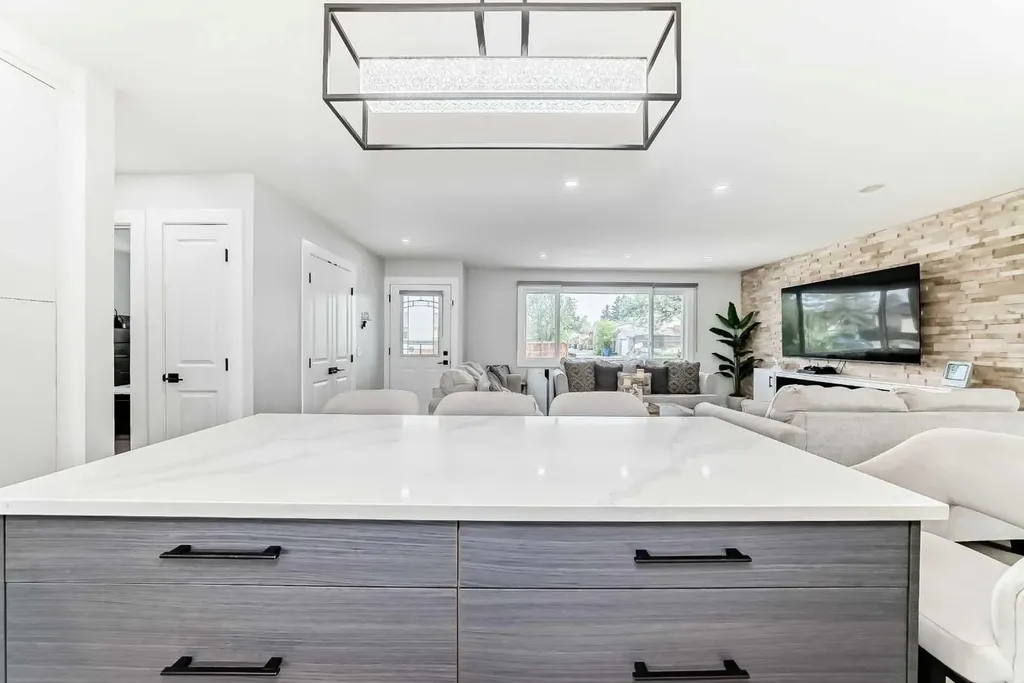 12 Rundleson Way NE Calgary AB T1Y 3N6