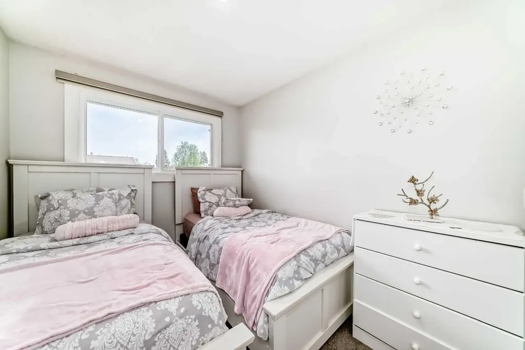 12 Rundleson Way NE Calgary AB T1Y 3N6
