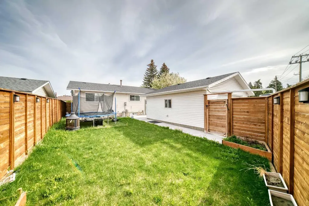 12 Rundleson Way NE Calgary AB T1Y 3N6