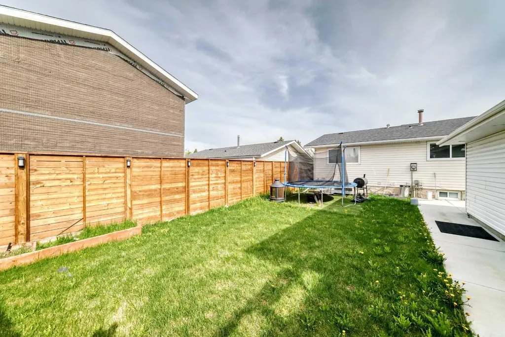 12 Rundleson Way NE Calgary AB T1Y 3N6