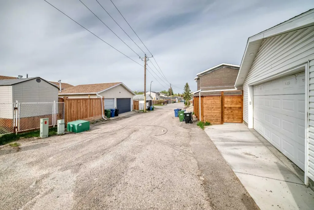 12 Rundleson Way NE Calgary AB T1Y 3N6