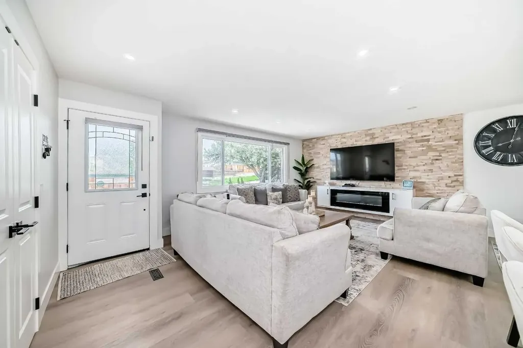 12 Rundleson Way NE Calgary AB T1Y 3N6