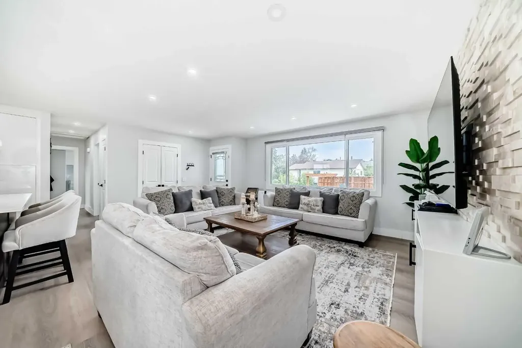 12 Rundleson Way NE Calgary AB T1Y 3N6