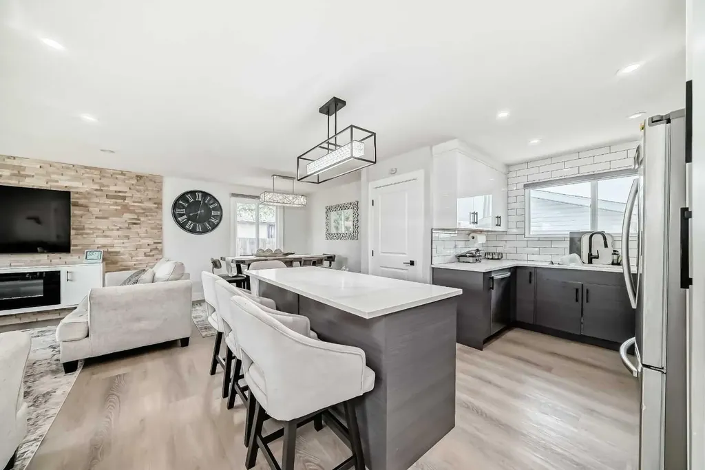 12 Rundleson Way NE Calgary AB T1Y 3N6