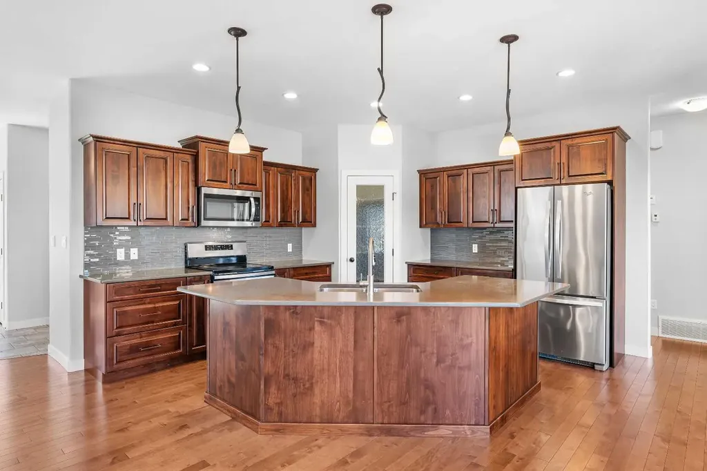 2715 73 Avenue Lloydminster AB T9V 3L7