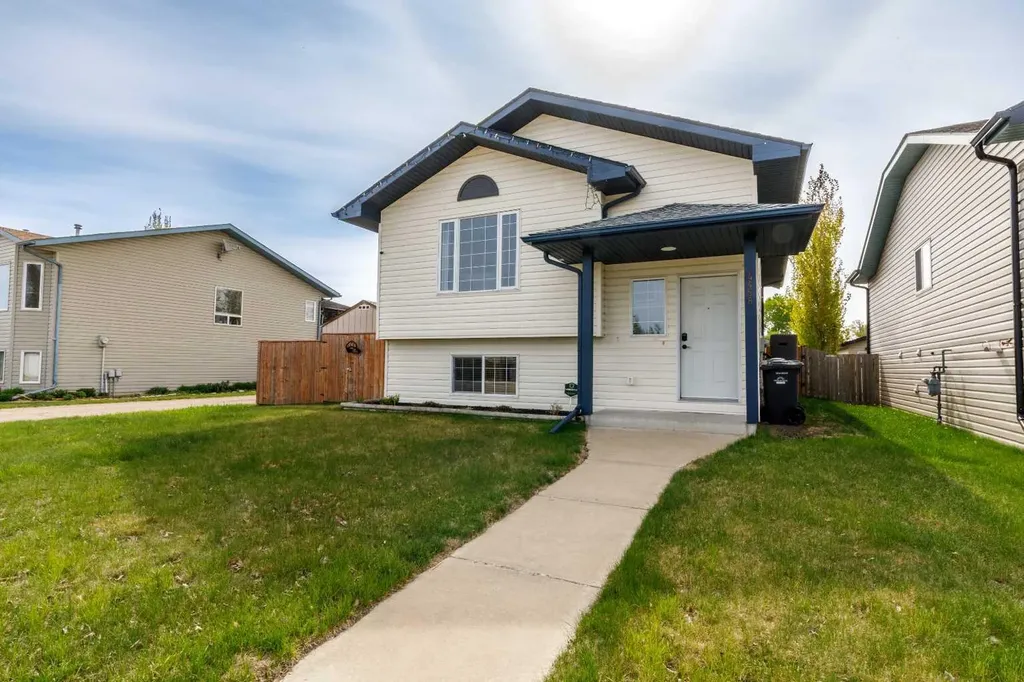 4458 54a Avenue Innisfail AB T4G1Y3