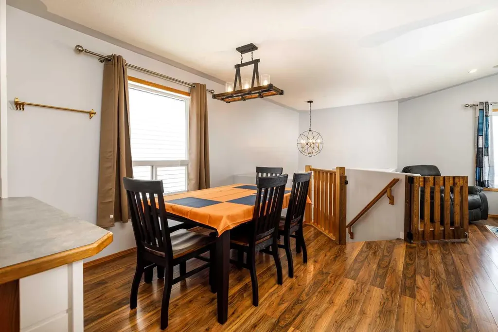 4458 54a Avenue Innisfail AB T4G1Y3