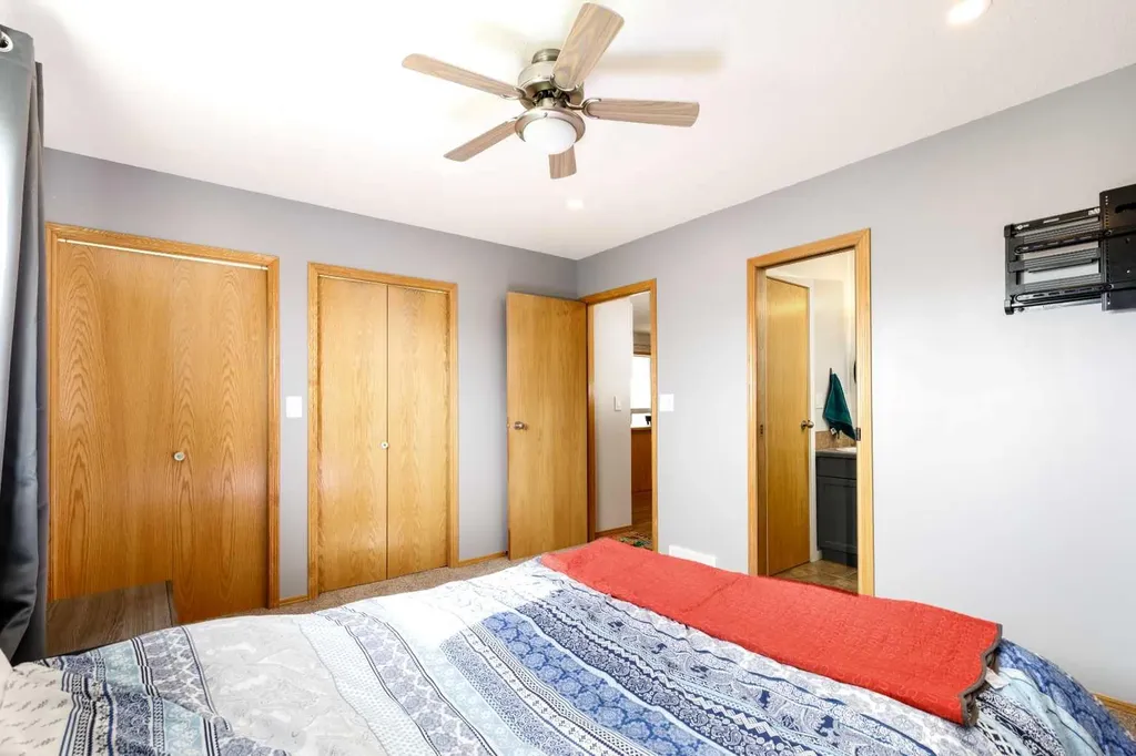 4458 54a Avenue Innisfail AB T4G1Y3