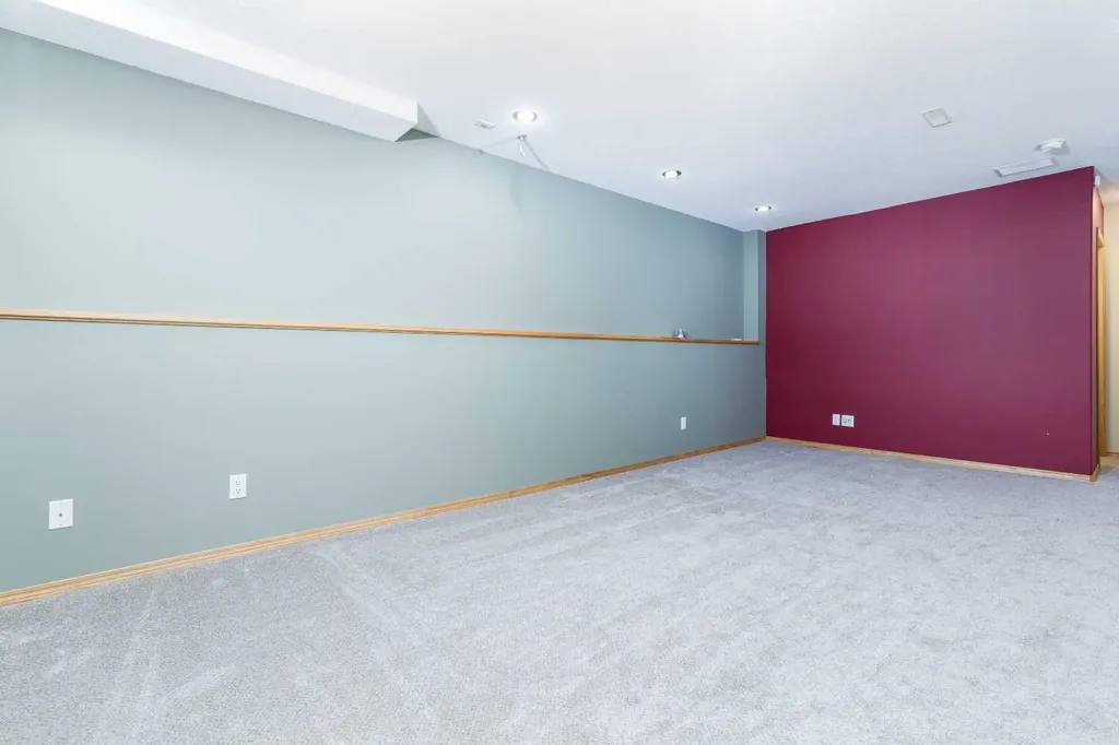 4458 54a Avenue Innisfail AB T4G1Y3