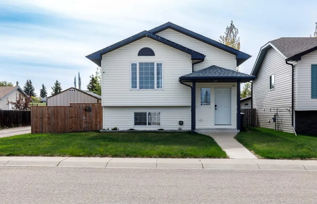 4458 54a Avenue Innisfail AB T4G1Y3