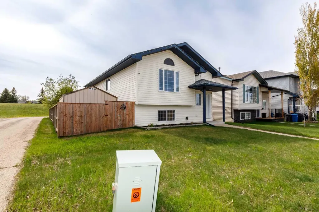 4458 54a Avenue Innisfail AB T4G1Y3