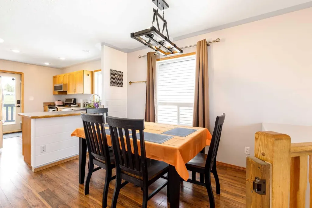 4458 54a Avenue Innisfail AB T4G1Y3