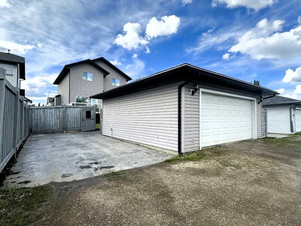 279 Pinnacle Drive Grande Prairie AB T8W2P8