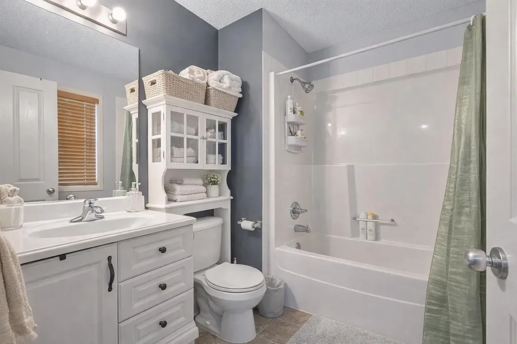 83 Luxstone Crescent SW Airdrie AB T4B 2W7