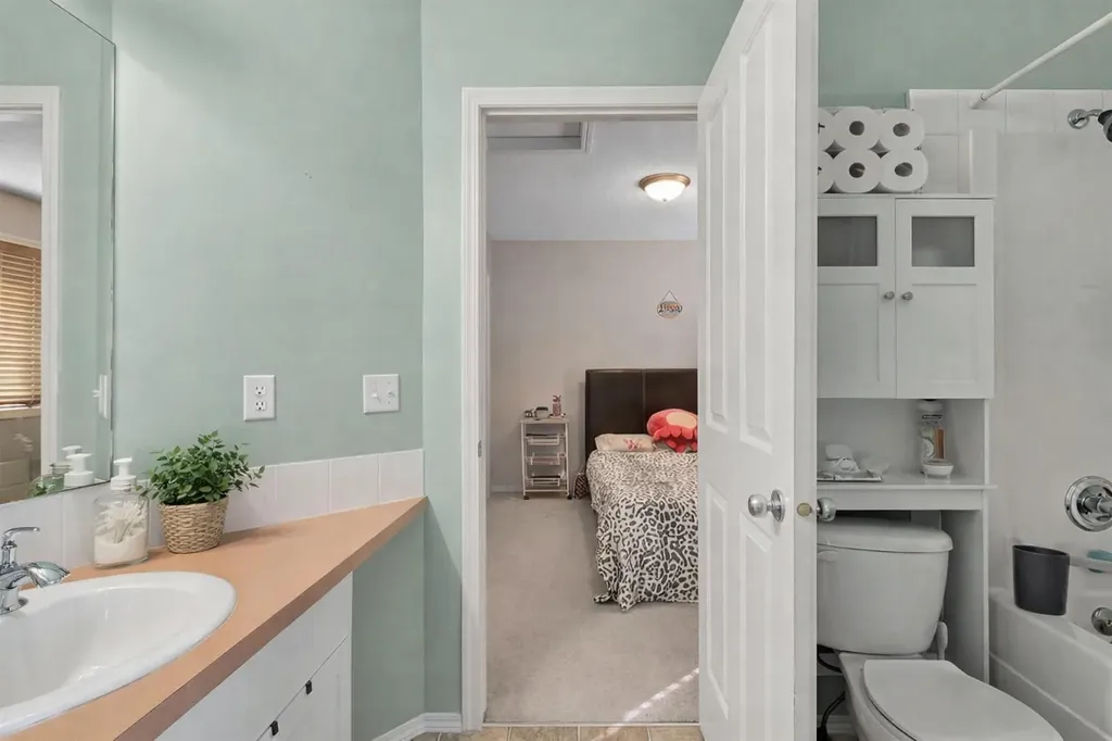 83 Luxstone Crescent SW Airdrie AB T4B 2W7