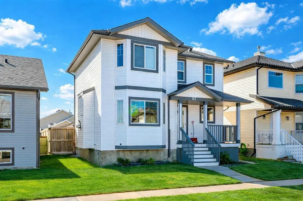 83 Luxstone Crescent SW Airdrie AB T4B 2W7
