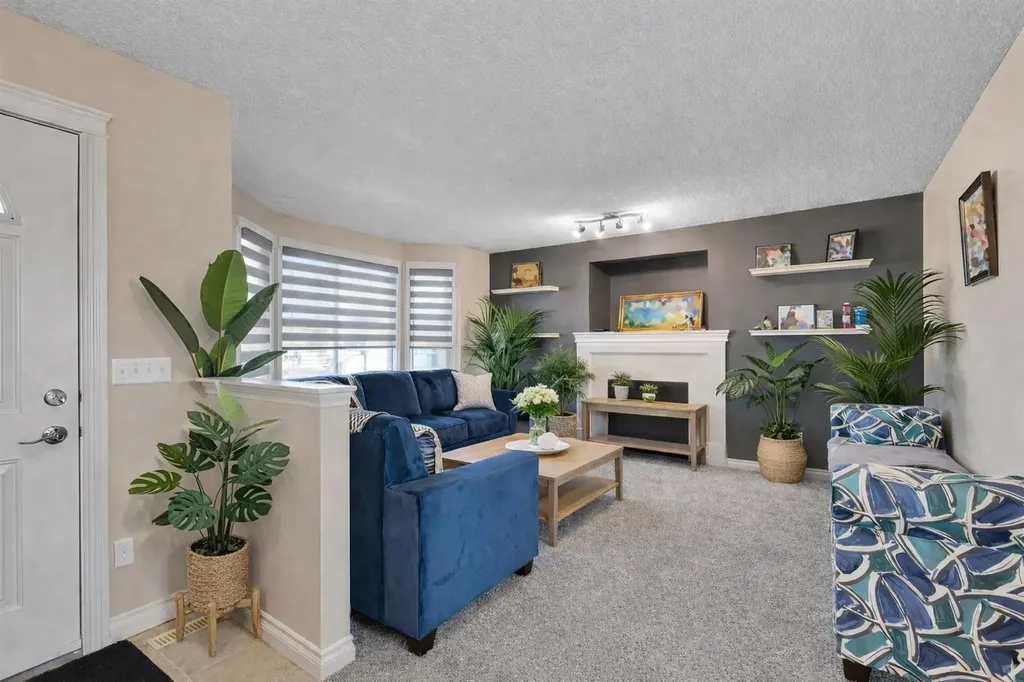 83 Luxstone Crescent SW Airdrie AB T4B 2W7