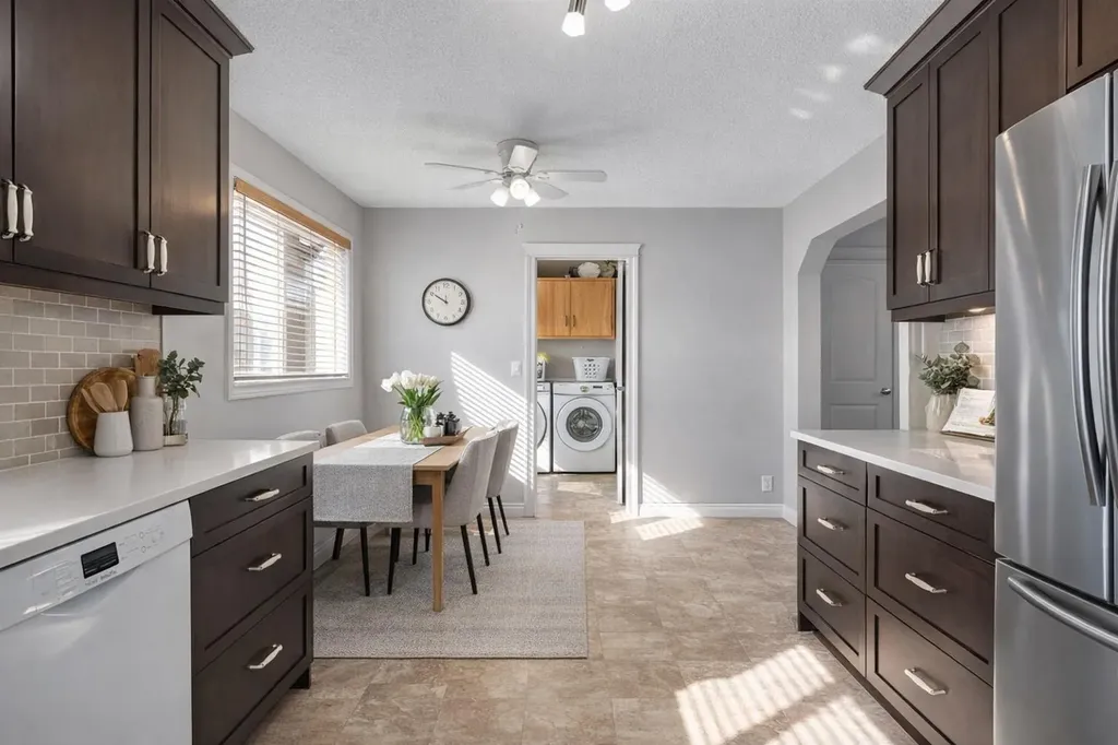 83 Luxstone Crescent SW Airdrie AB T4B 2W7
