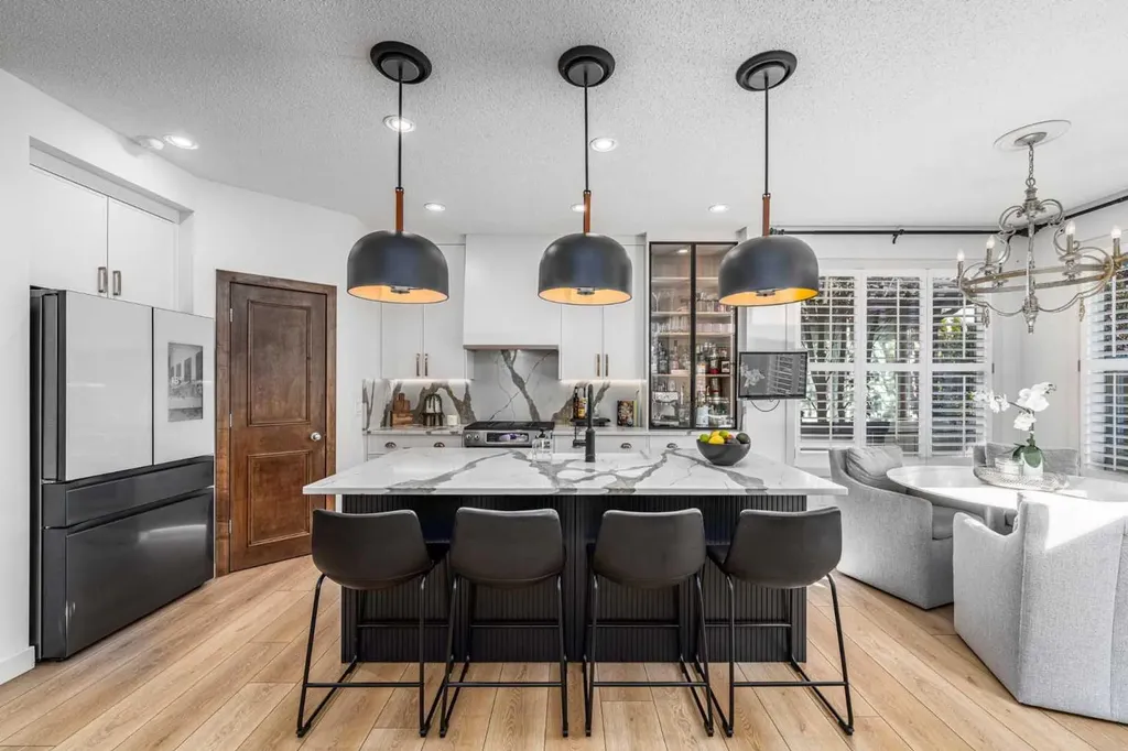 77 Everbrook Drive SW Calgary AB T2Y 0A4