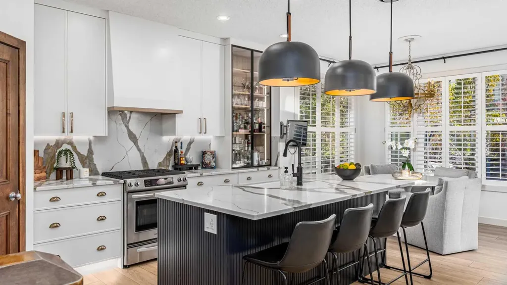 77 Everbrook Drive SW Calgary AB T2Y 0A4