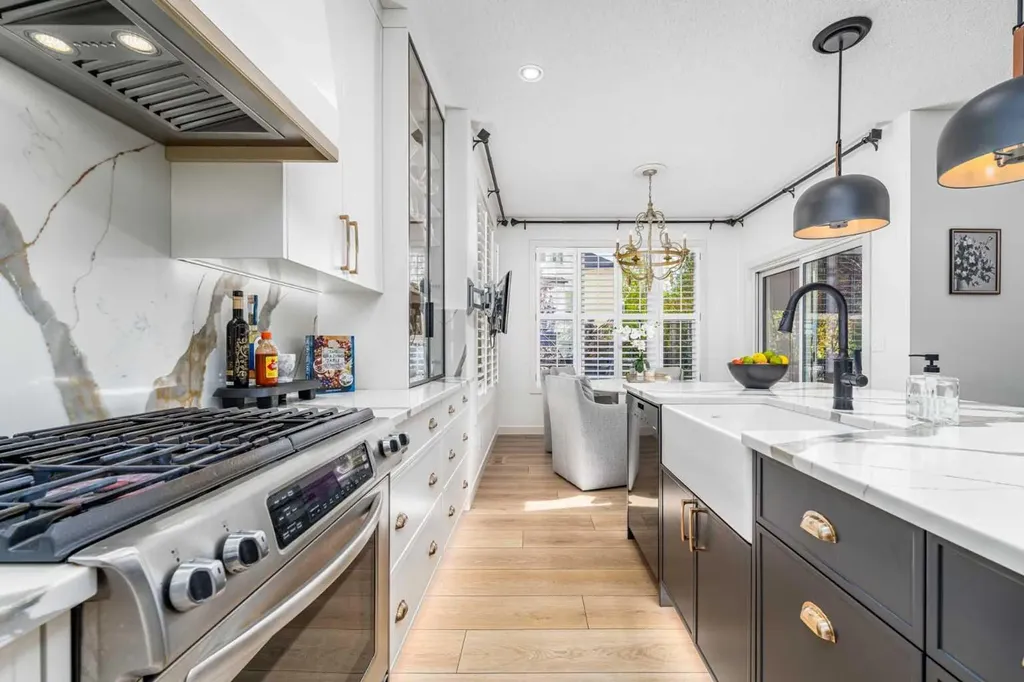 77 Everbrook Drive SW Calgary AB T2Y 0A4