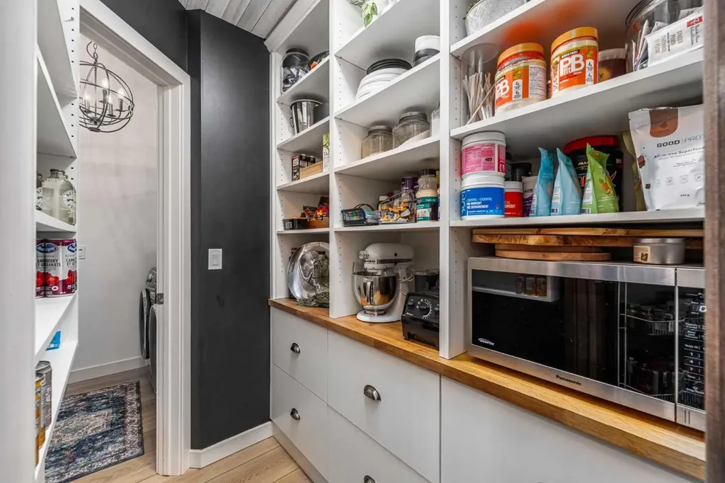 77 Everbrook Drive SW Calgary AB T2Y 0A4