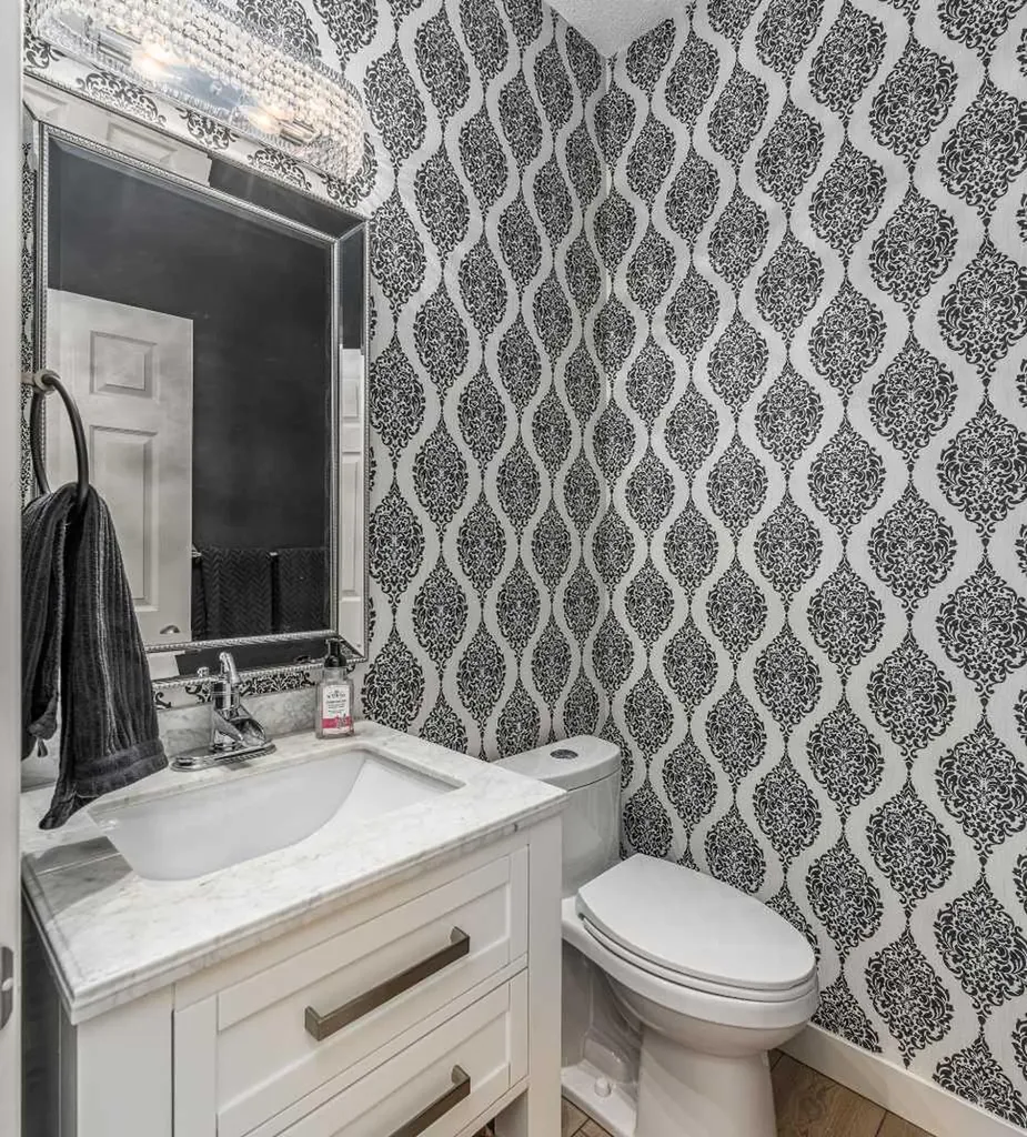 77 Everbrook Drive SW Calgary AB T2Y 0A4