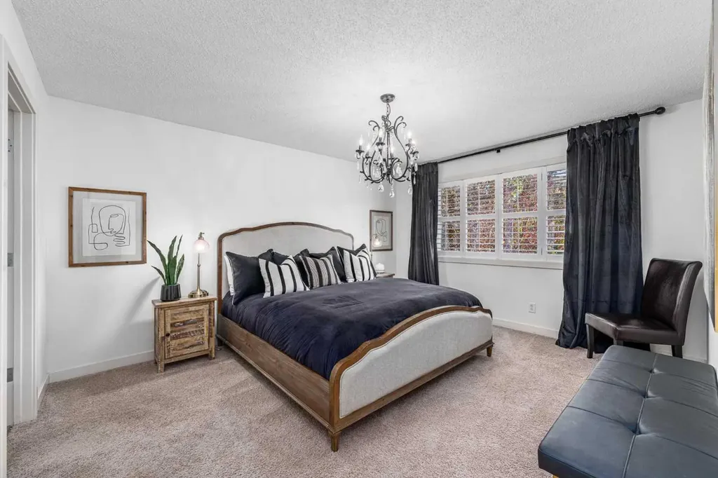 77 Everbrook Drive SW Calgary AB T2Y 0A4