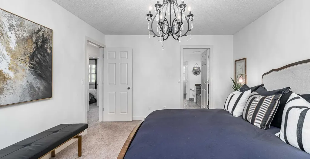 77 Everbrook Drive SW Calgary AB T2Y 0A4