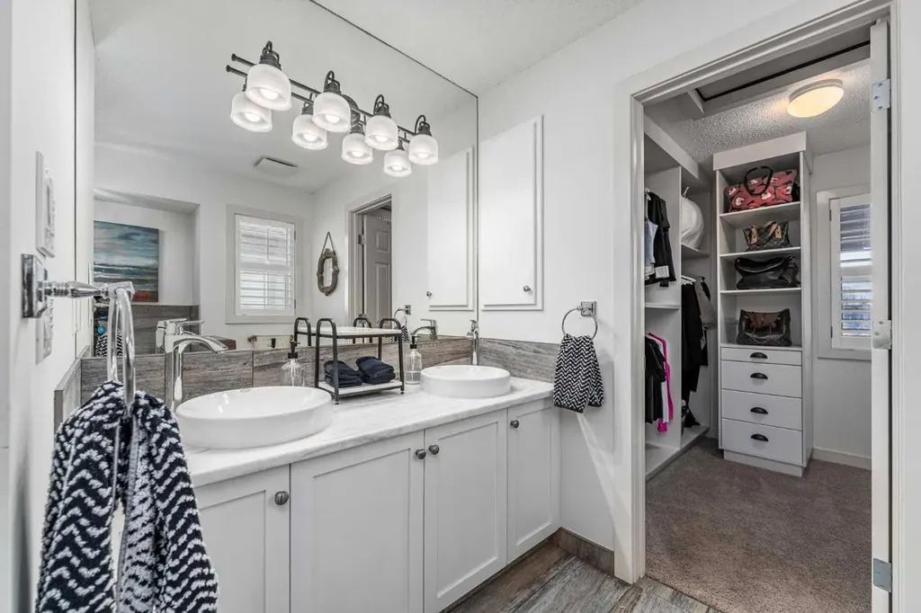 77 Everbrook Drive SW Calgary AB T2Y 0A4