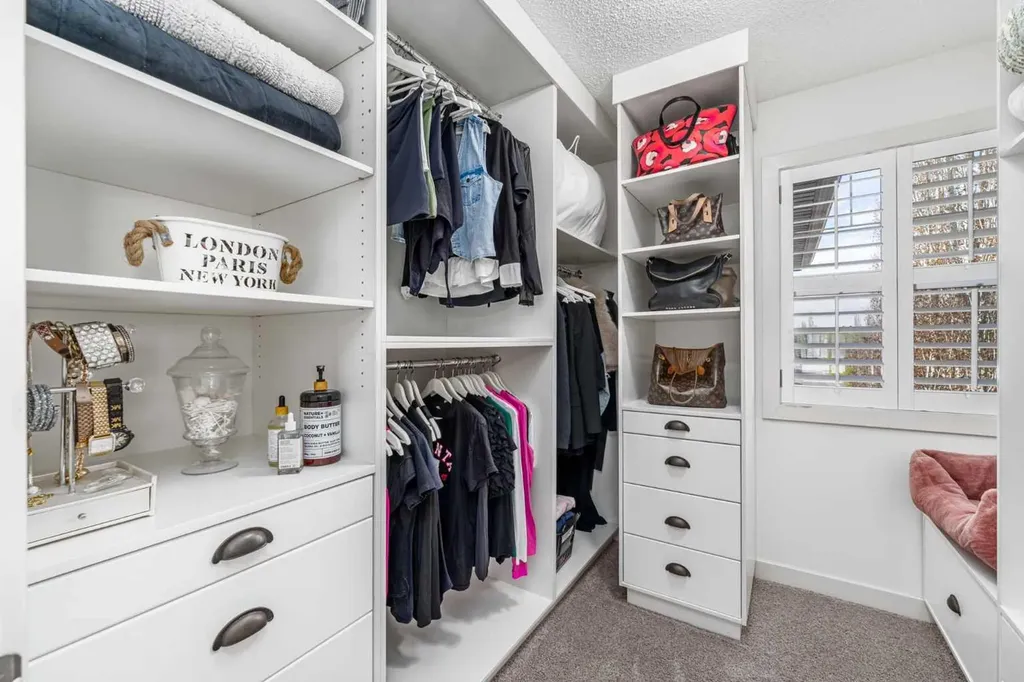 77 Everbrook Drive SW Calgary AB T2Y 0A4