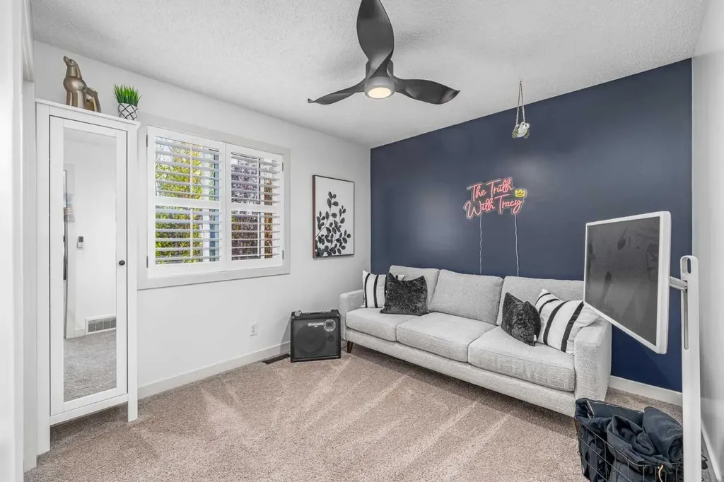 77 Everbrook Drive SW Calgary AB T2Y 0A4