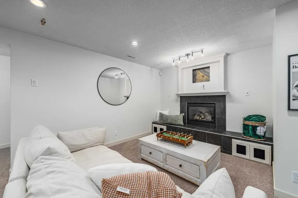 77 Everbrook Drive SW Calgary AB T2Y 0A4
