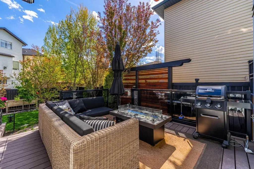 77 Everbrook Drive SW Calgary AB T2Y 0A4