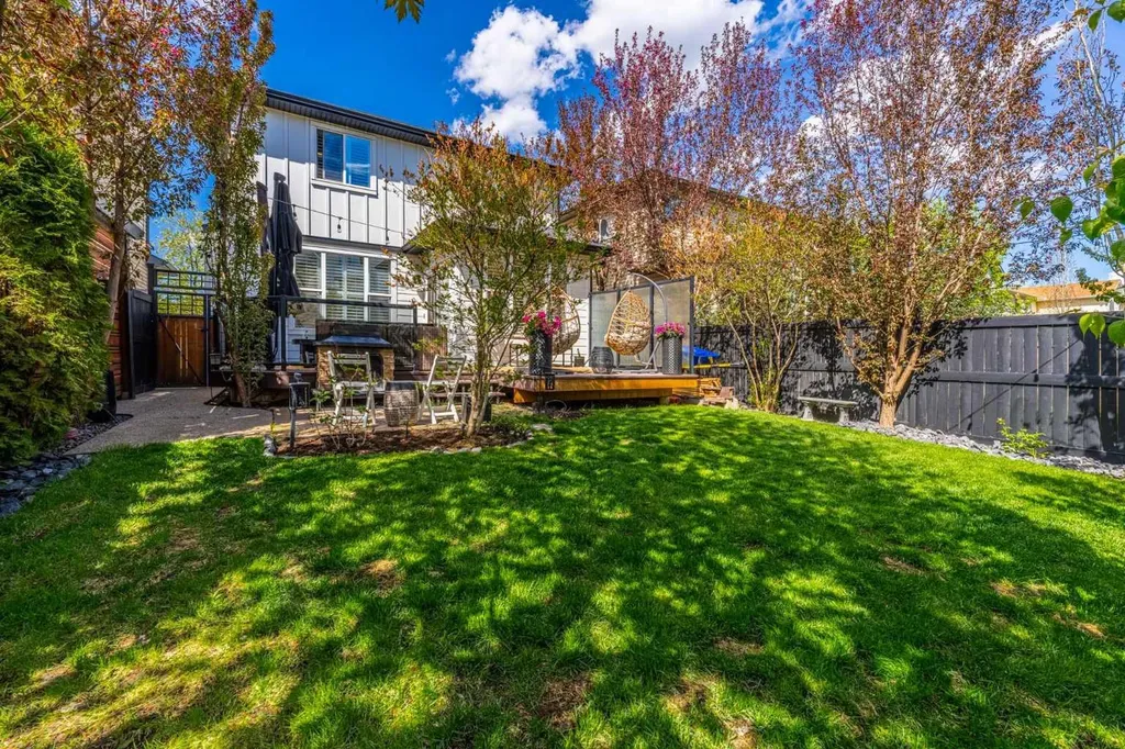 77 Everbrook Drive SW Calgary AB T2Y 0A4