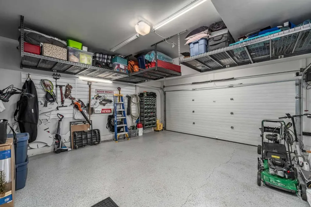 77 Everbrook Drive SW Calgary AB T2Y 0A4