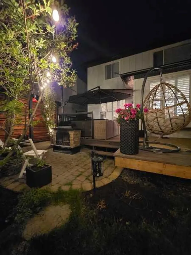 77 Everbrook Drive SW Calgary AB T2Y 0A4