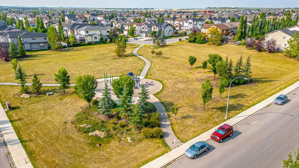 77 Everbrook Drive SW Calgary AB T2Y 0A4