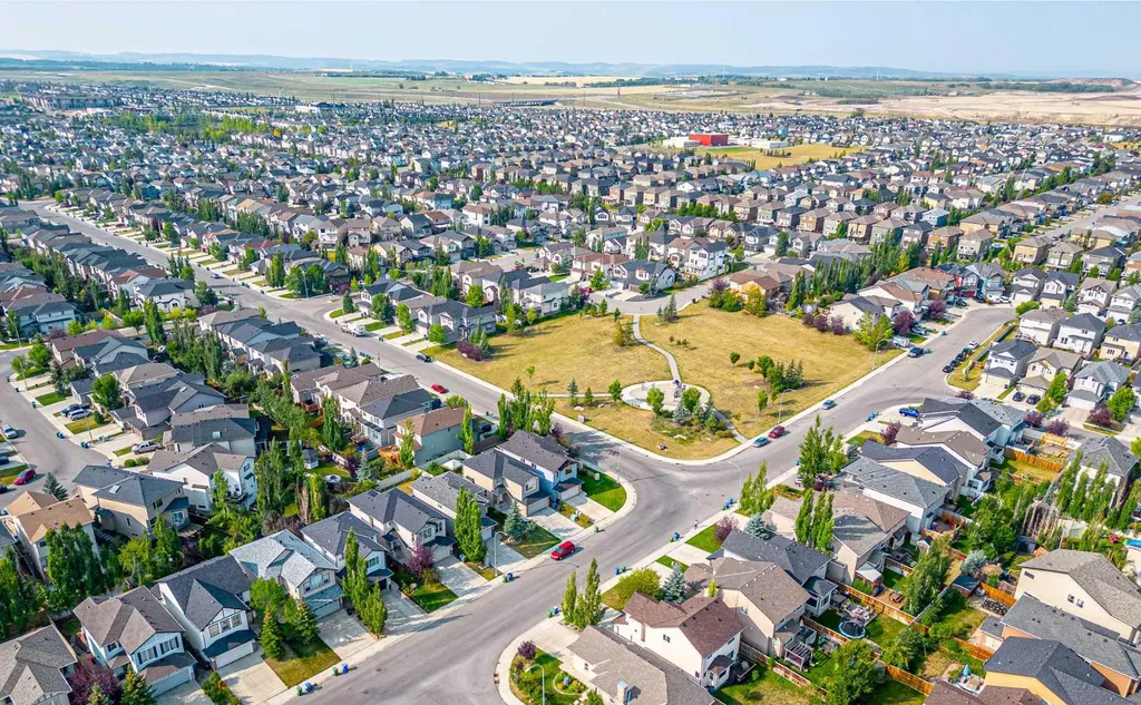 77 Everbrook Drive SW Calgary AB T2Y 0A4
