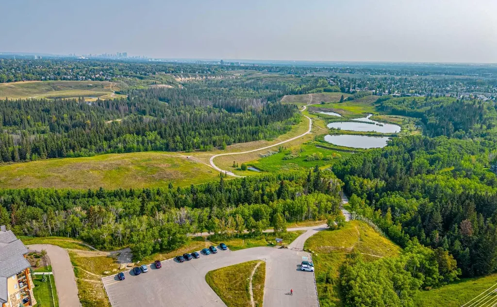 77 Everbrook Drive SW Calgary AB T2Y 0A4