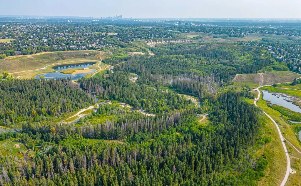 77 Everbrook Drive SW Calgary AB T2Y 0A4