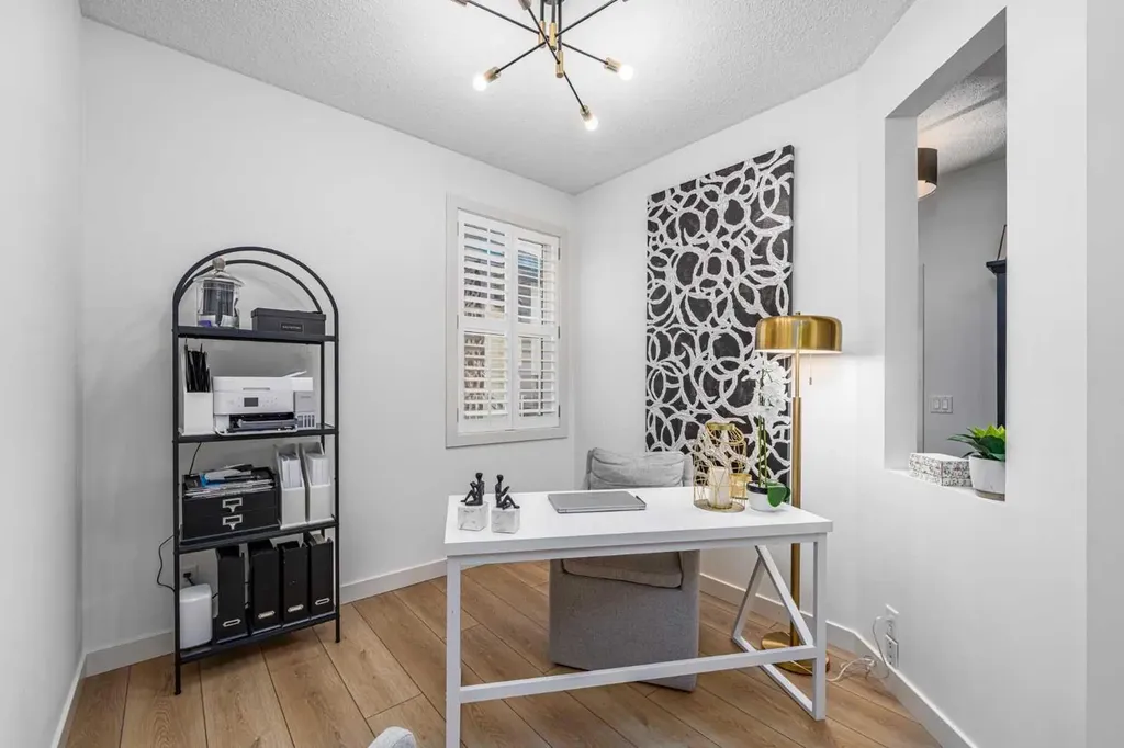 77 Everbrook Drive SW Calgary AB T2Y 0A4