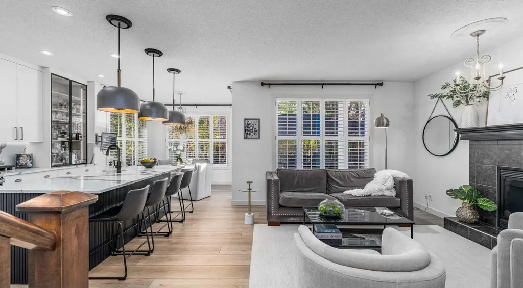 77 Everbrook Drive SW Calgary AB T2Y 0A4